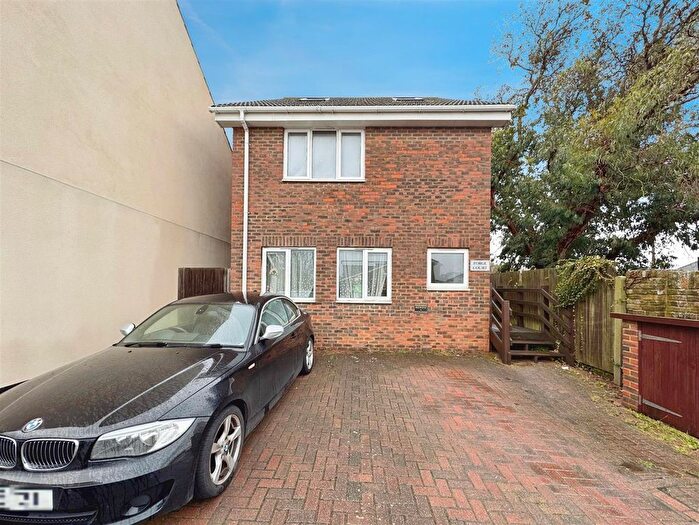 1 Bedroom Flat To Rent In Station Road, Rainham, Gillingham, ME8