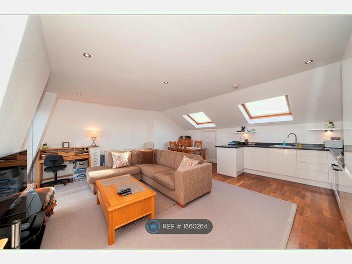 1 Bedroom Flat To Rent In Battersea Park Road, London, SW11