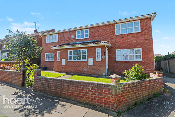 1 Bedroom Flat For Sale In Queen Annes Drive, Westcliff-on-Sea, SS0