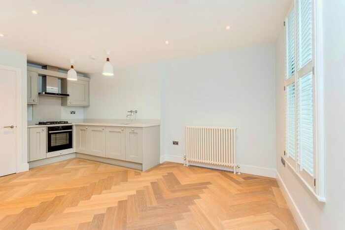 2 Bedroom Flat To Rent In Brewer Street, Soho, W1F