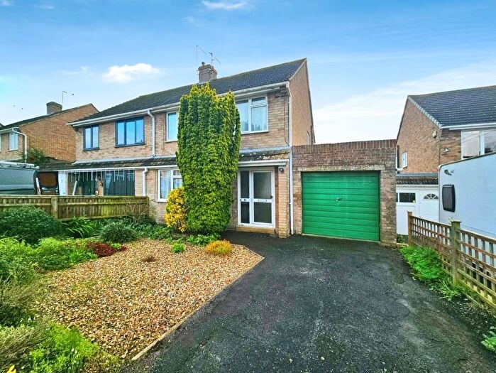 3 Bedroom Semi-Detached House For Sale In Leaze Close, Berkeley, GL13