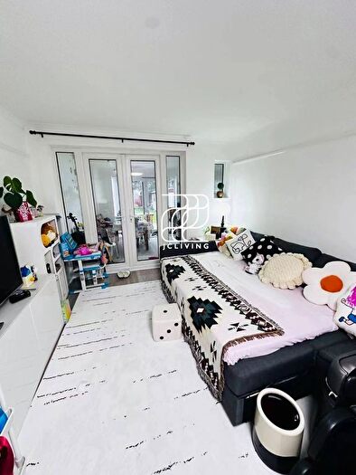 1 Bedroom Detached House To Rent In Rosebank Avenue, Hornchurch, RM12