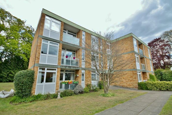 2 Bedroom Flat To Rent In Chobham Road, Woking, Surrey, GU21