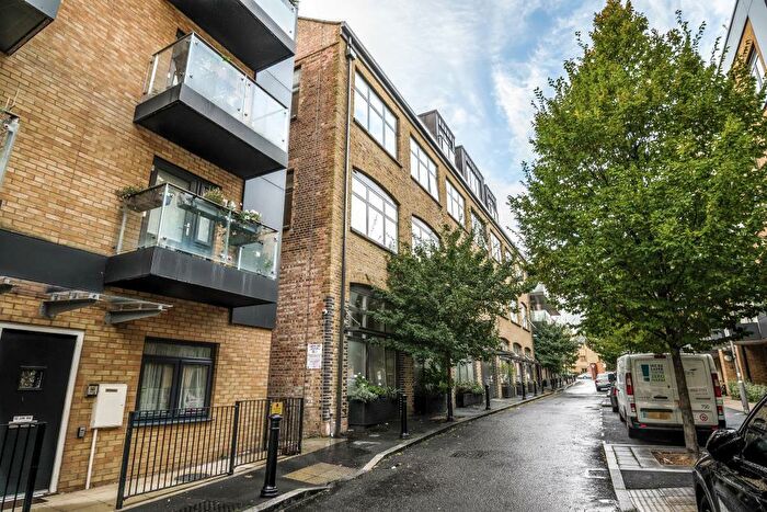 2 Bedroom Apartment To Rent In Charles Street, London, N19