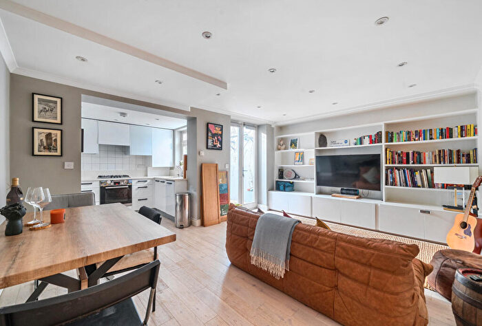 1 Bedroom Apartment For Sale In Fernlea Road, London, SW12