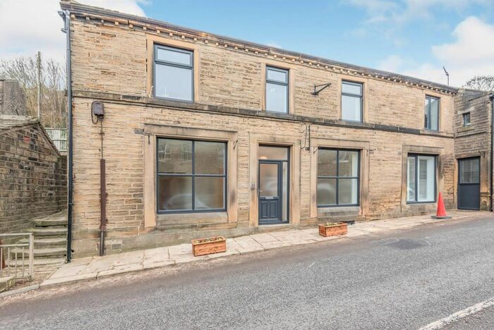 2 Bedroom Flat To Rent In Dunford Road, Holmfirth, HD9