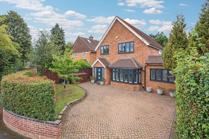 4 Bedroom Detached House For Sale In Meadow Lane, Beaconsfield, HP9