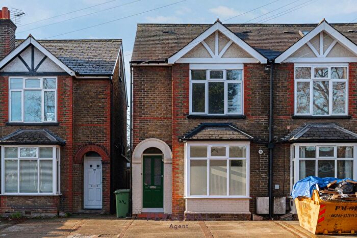 2 Bedroom Maisonette To Rent In Hook Road, Epsom, KT19