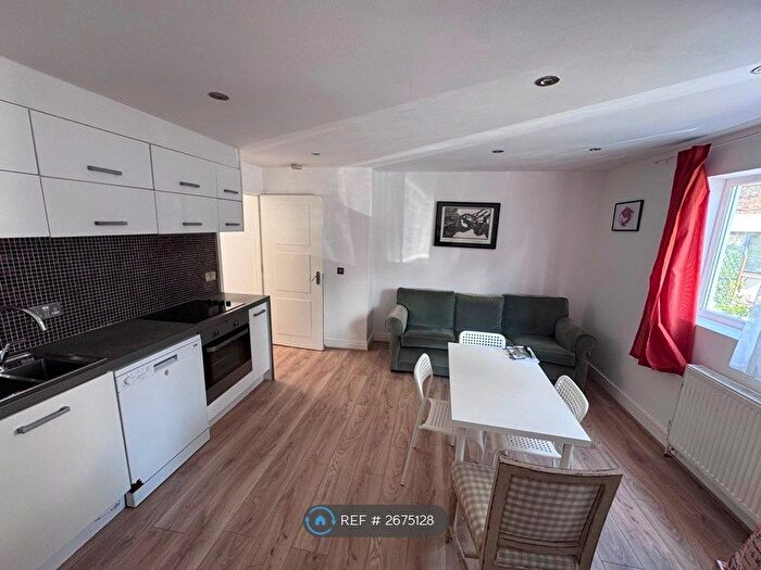 2 Bedroom Bungalow To Rent In Catford Hill, London, SE6