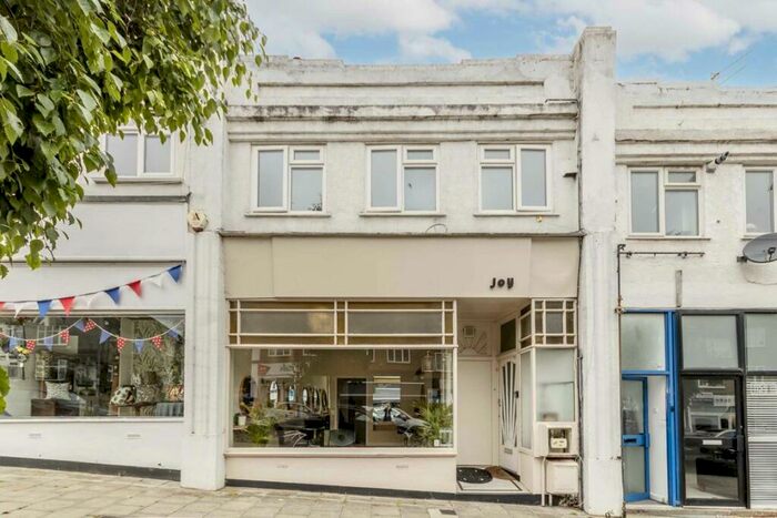 1 Bedroom Flat To Rent In Chiltern Drive, Surbiton, KT5