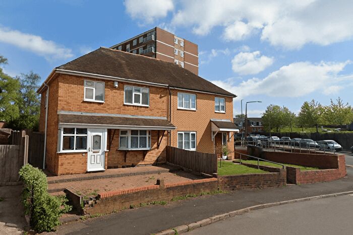 3 Bedroom Semi Detached House For Sale In West Bromwich, B70