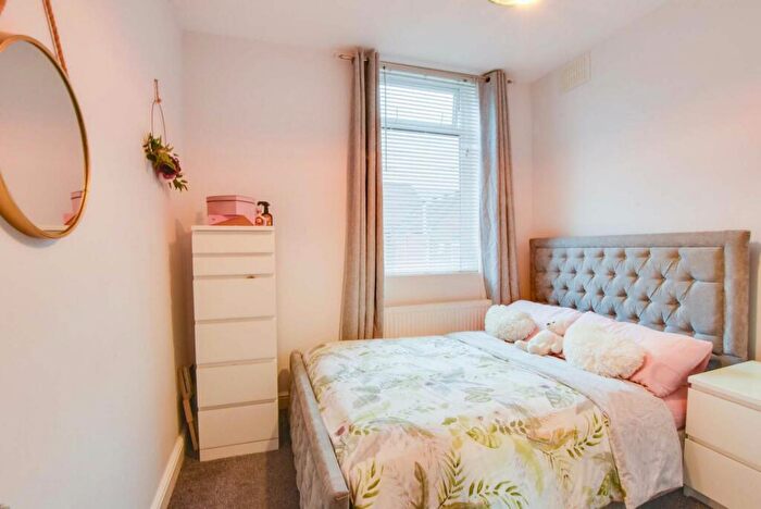 3 Bedroom Terraced House For Sale In Kimberley Road, Leicester, LE2