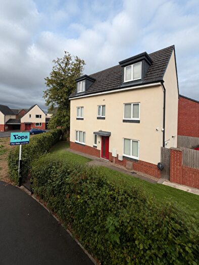 4 Bedroom Town House For Sale In George Steele Avenue, Bucknall, Stoke-on-trent, ST2