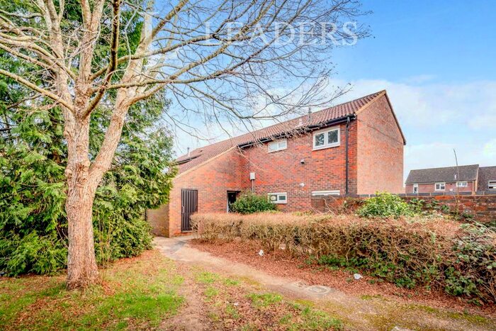 1 Bedroom Flat To Rent In Capricorn Close, Bewbush, RH11