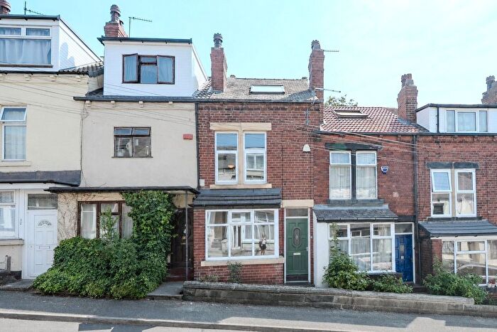 3 Bedroom Terraced House For Sale In Hawksworth Grove, Kirkstall, Leeds, LS5