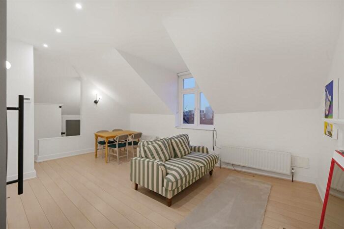 2 Bedroom Flat To Rent In Roxborough Park, Harrow On The Hill, HA1