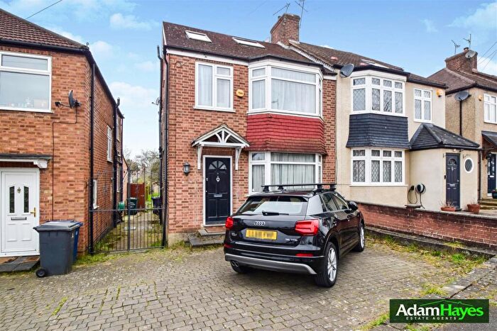 4 Bedroom Semi-Detached House To Rent In Sherrards Way, Barnet, EN5