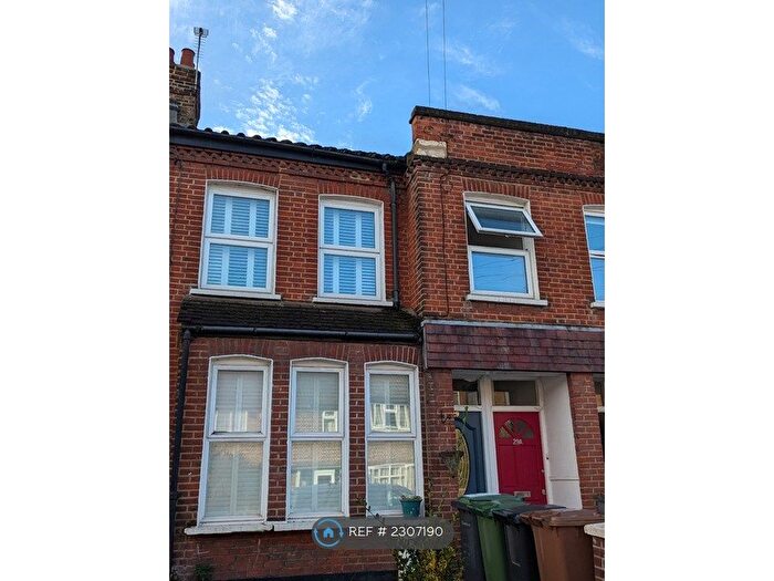 3 Bedroom Maisonette To Rent In Holdenby Road, London, SE4