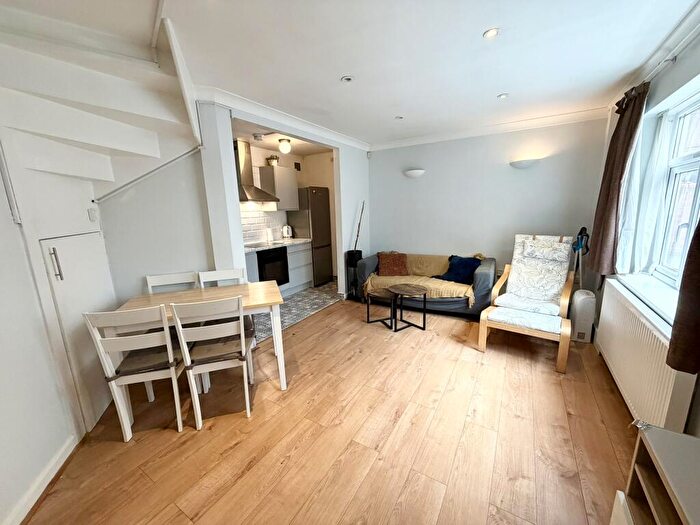 3 Bedroom Mews To Rent In Gladstone Mews, Wood Green, Haringey, London, N22