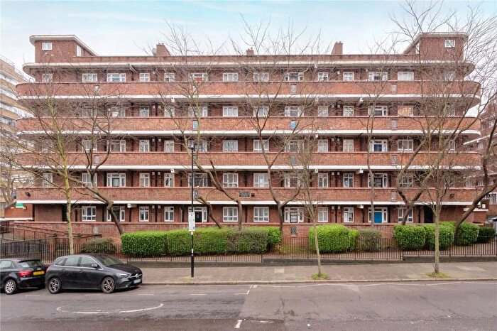 3 Bedroom Apartment For Sale In Congreve House, Matthias Road, N16