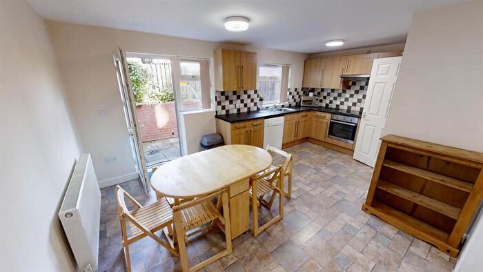 6 Bedroom House To Rent In Harcourt Crescent, Broomhill, S10