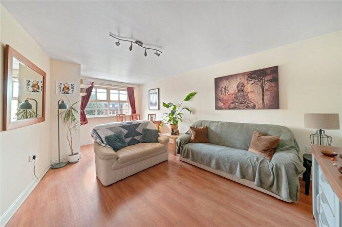 2 Bedroom Flat To Rent In Macmillan Way, London, SW17
