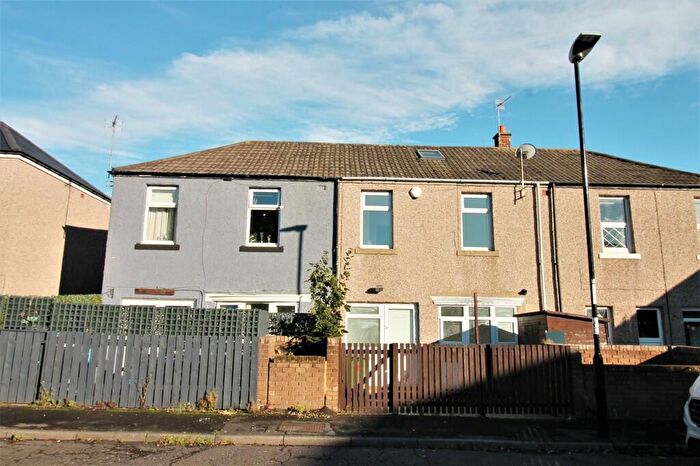 2 Bedroom Terraced House To Rent In Grasmere Gardens, Columbia, Washington, NE38