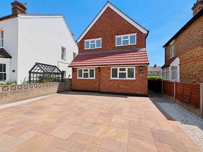 4 Bedroom Detached House To Rent In Havering Road, Romford, RM1