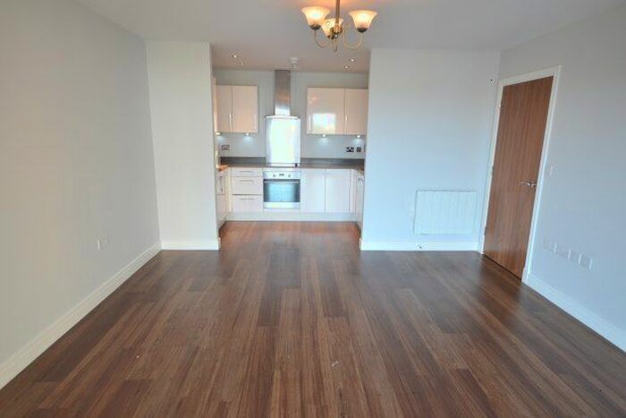 2 Bedroom Flat To Rent In Pearl Lane, Gillingham, ME7