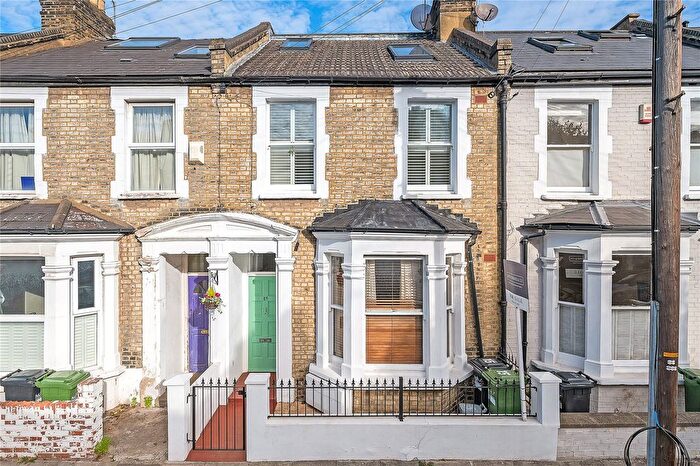 3 Bedroom Flat For Sale In Burnthwaite Road, Fulham, London, SW6