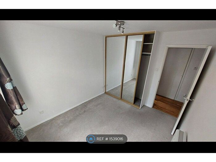 2 Bedroom Flat To Rent In Blackdown Close, East Finchley, N2
