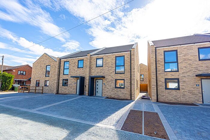 3 Bedroom Semi-detached House For Sale In Grosvenor Road, Orsett, RM16