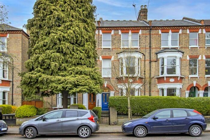 3 Bedroom Flat To Rent In St. Georges Avenue, London, N7