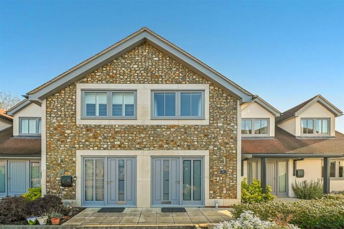 2 Bedroom House To Rent In Foxholme Close, Chichester, PO19