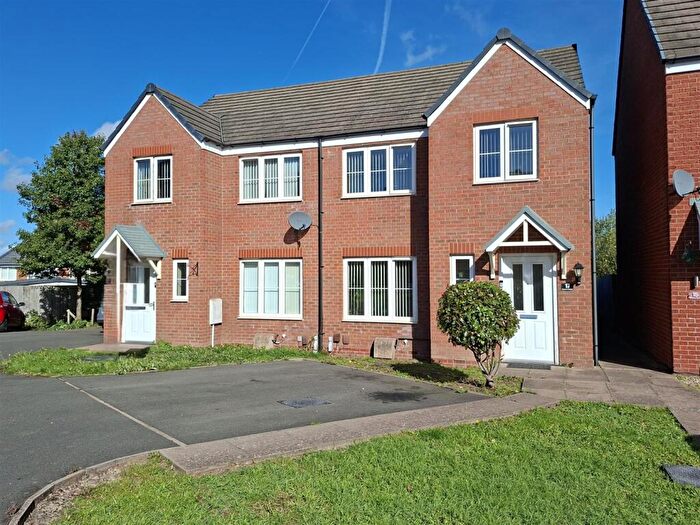 3 Bedroom Semi Detached House For Sale In Silvermere Park Way, Sheldon, Birmingham, B26