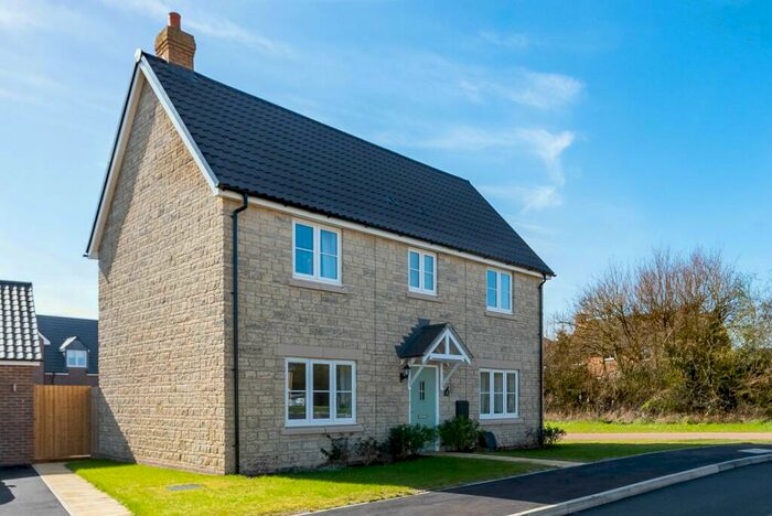 4 Bedroom Detached House For Sale In Pound Field Road, Aston, OX18