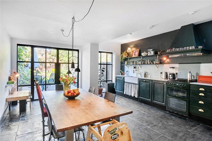 3 Bedroom Terraced House For Sale In Beaconsfield Road, London, N15