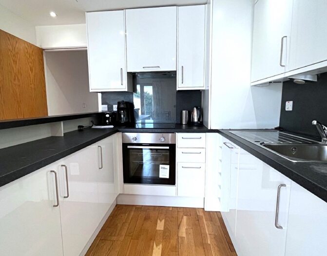 2 Bedroom Flat To Rent In Shackleton House, London, NW1