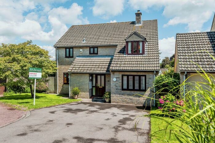 4 Bedroom Detached House For Sale In Warren Croft, North Nibley, Dursley, Gloucestershire, GL11