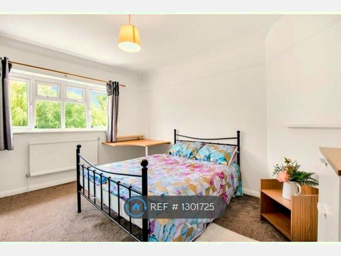 5 Bedroom Detached House To Rent In Ash Grove, Guildford GU2