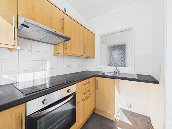 1 Bedroom Apartment For Sale In Whitworth Road, Abington, Northampton, NN1