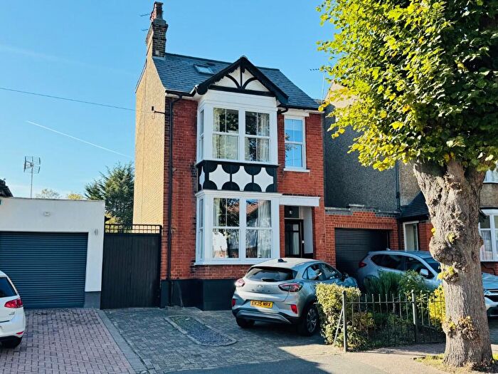4 Bedroom Detached House For Sale In Kingston Road, Romford, London, RM1