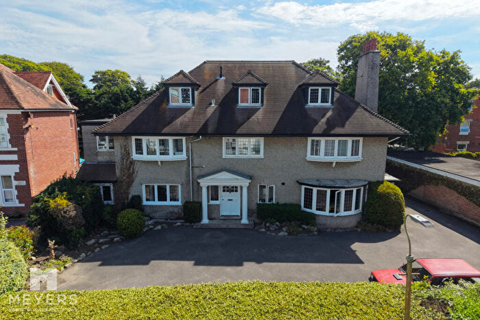 3 Bedroom Apartment For Sale In Wollstonecraft Road, Bournemouth, BH5