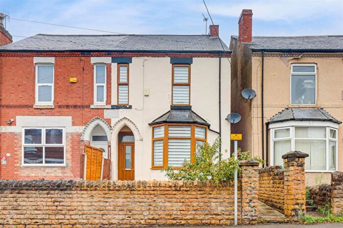 3 Bedroom End Of Terrace House For Sale In Broomhill Road, Highbury Vale, Nottinghamshire, NG6