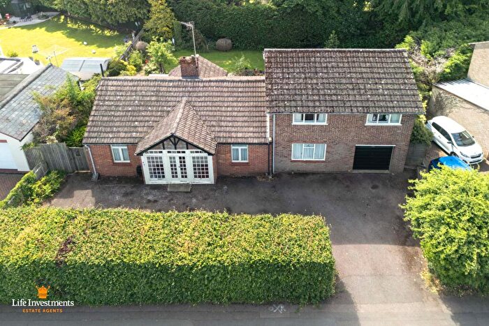 3 Bedroom Detached House For Sale In Badby Road West, Daventry, West Northamptonshire, NN11