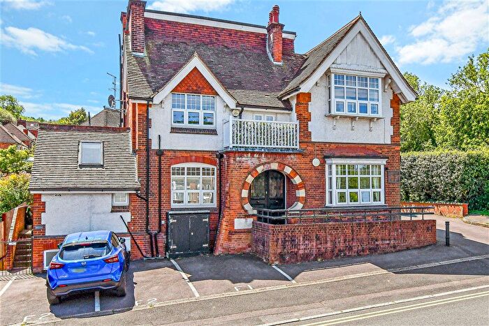 2 Bedroom Flat For Sale In Baltic Road, Tonbridge, Kent, TN9