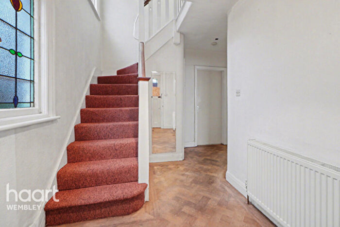 3 Bedroom Semi-Detached House For Sale In Greenfield Gardens, London, NW2