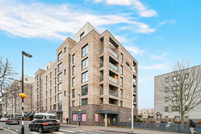 3 Bedroom Flat For Sale In St Pauls Way, Bow, E3