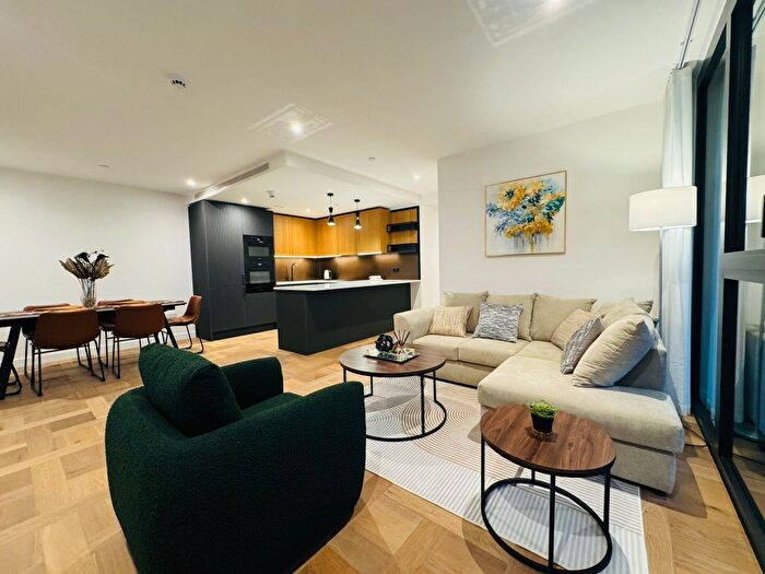 3 Bedroom Flat To Rent In Boxwood Gardens, London Dock, Wapping, London, E1W