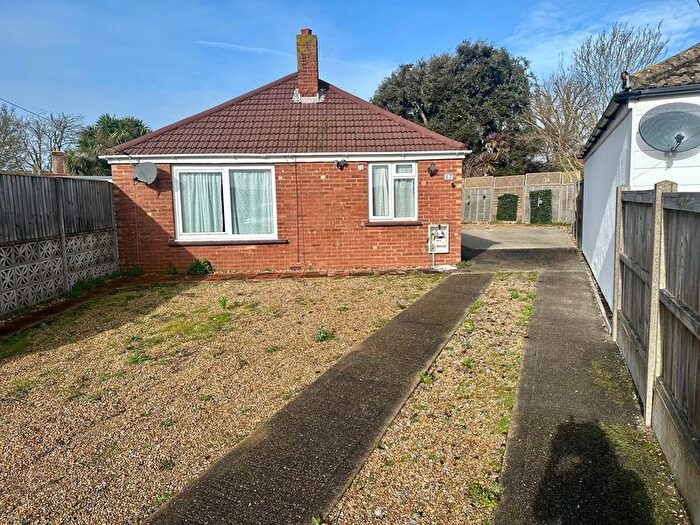 2 Bedroom Detached Bungalow For Sale In Oakwood Road, Hayling Island, PO11